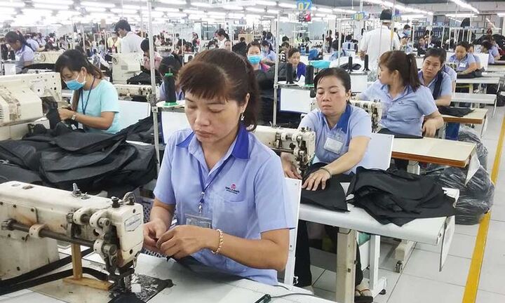 Quy định mới về tiền lương, BHYT có hiệu lực: Vạn người hưởng lợi
