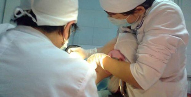 Sợ mẹ biết 'ăn cơm trước kẻng', người đàn ông đưa vợ sắp cưới đi vá màng trinh