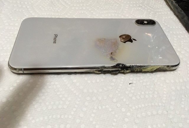 iPhone XS Max đầu tiên phát nổ trong túi của người dùng