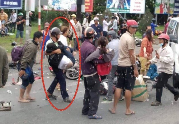 Vì sao không nên lập tức bế người bị tai nạn giao thông đi viện?