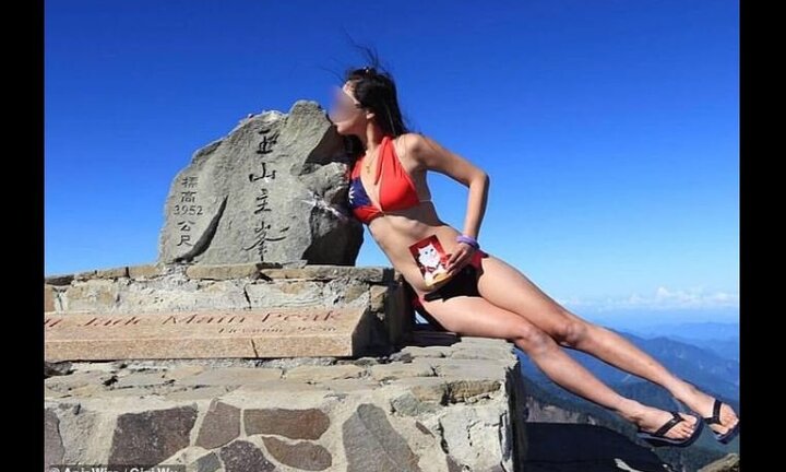 Thiệt mạng vì mặc bikini leo núi, selfie 'sống ảo' bên núi lửa
