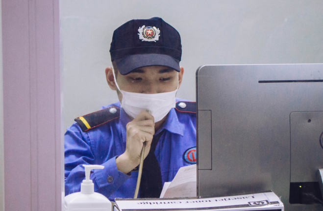 Tết xa nhà đầu tiên của người bảo vệ ở Bệnh viện Bạch Mai