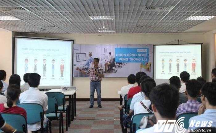 Chàng trai trẻ từ bỏ đại học danh tiếng, đi làm lập trình viên