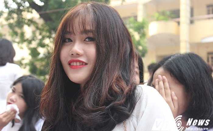 Vẻ đẹp tinh khôi của nữ sinh trường Việt Đức ngày khai trường