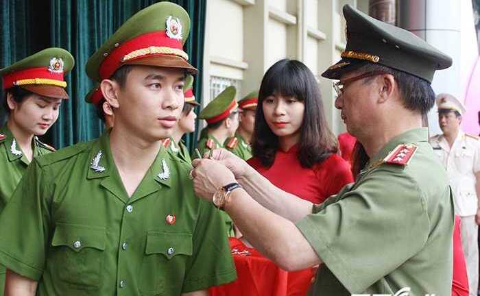 3 thủ khoa cảnh sát tài năng, đa tài khiến vạn người ngưỡng mộ