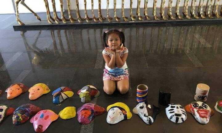 Trẻ em Hà thành thỏa sức sáng tạo trên mặt nạ giấy bồi