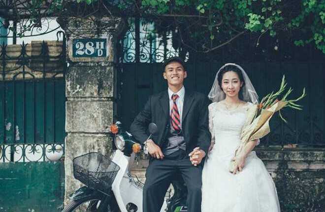 Cặp đôi 9X chụp ảnh cưới tái hiện Hà Nội những năm 80 gây sốt dân mạng
