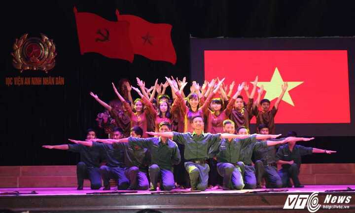 Sinh viên Học viện An ninh tái hiện lịch sử, giành quán quân IT