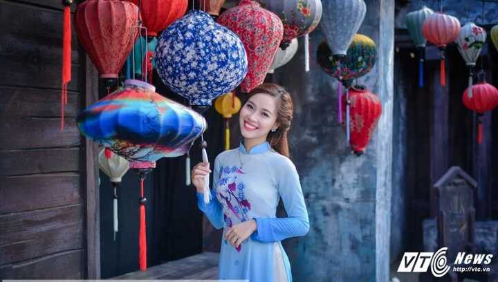 Á khôi 2 Đại học Quốc gia Hà Nội xinh đẹp, đàn piano điêu luyện