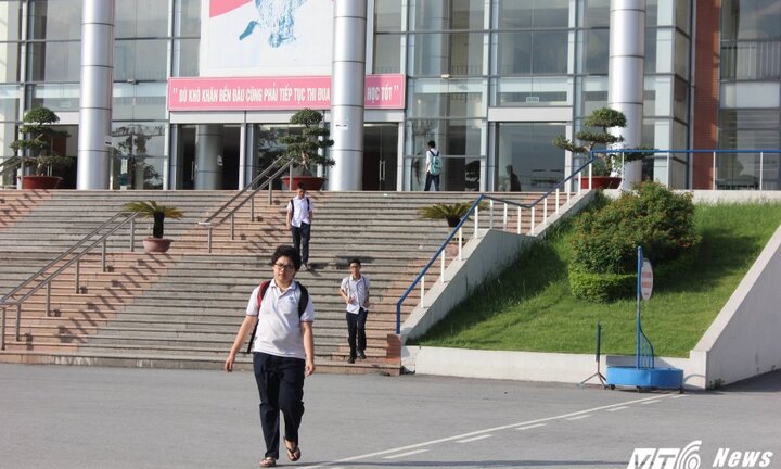 Thi vào lớp 10 môn Toán ở Hà Nội: Nhiều học sinh tự tin đạt điểm 8, 9