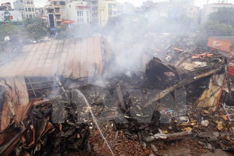 Ảnh: Hiện trường tan hoang sau vụ cháy khủng khiếp thiêu rụi siêu thị Thành Đô ở Hà Nội