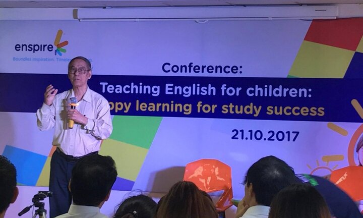 Thầy Nguyễn Quốc Hùng MA cảnh báo '2 không' trong học tiếng Anh