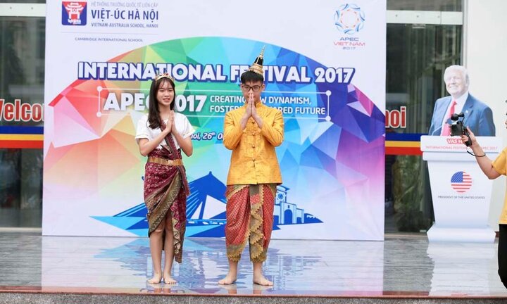 Học sinh Hà thành diễn thời trang, thuyết trình tìm hiểu APEC