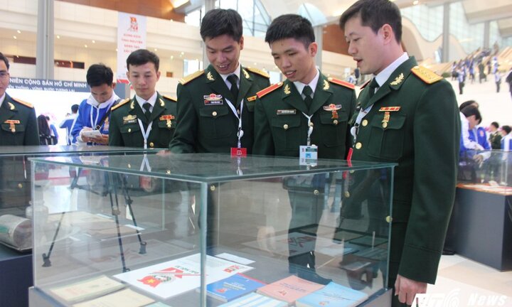 Đại biểu ưu tú rạng ngời trong ngày đầu Đại hội Đoàn toàn quốc lần thứ XI