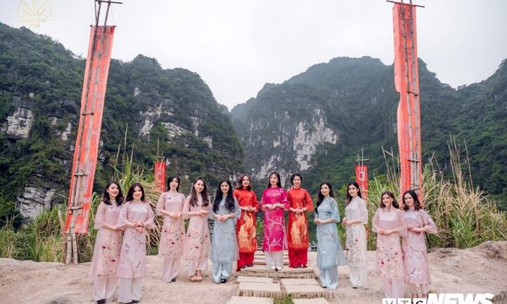 Nữ sinh xinh đẹp Học viện Ngoại giao ‘đọ sắc giữa thiên nhiên’