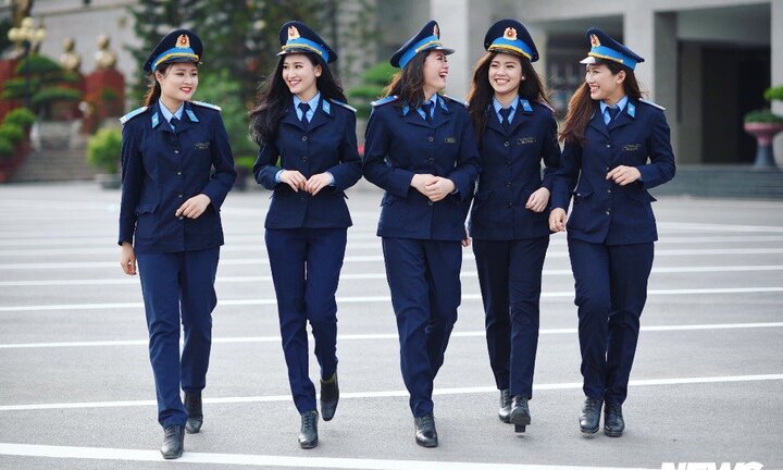 Ngắm ảnh kỷ yếu đẹp long lanh của nữ sinh học viện cảnh sát
