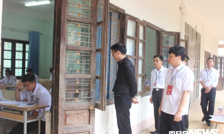 Điểm thi có hàng trăm chiến sỹ cảnh sát cơ động dự thi ở Thái Nguyên