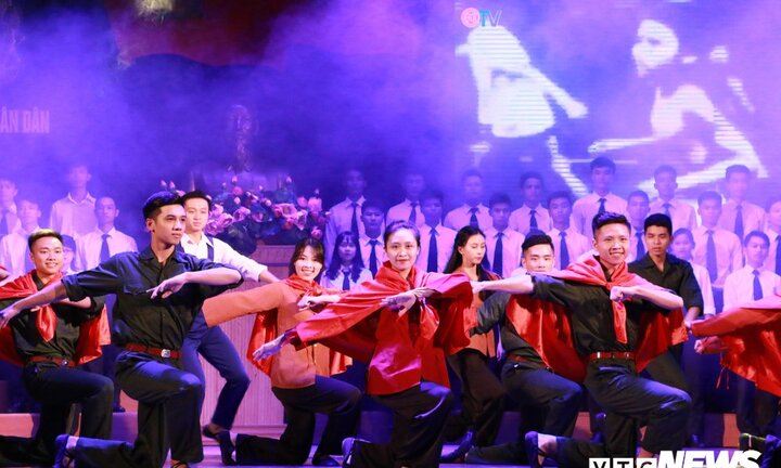 Vinh danh chiến sỹ công an nhân dân