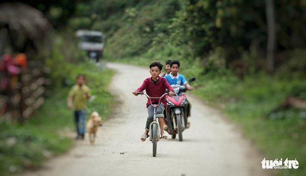 Cậu bé Sơn La đạp xe xuống Hà Nội thăm em được đưa vào đề thi Toán ở Nghệ An