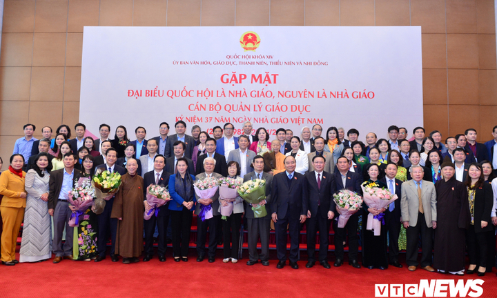 Thủ tướng, Chủ tịch Quốc hội gặp mặt Đại biểu Quốc hội là nhà giáo, cán bộ quản lý giáo dục