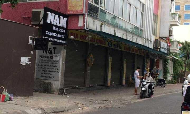 Cá chết ở Hồ Tây: Nhà hàng đồng loạt đóng cửa, dân tìm cách 'sơ tán'