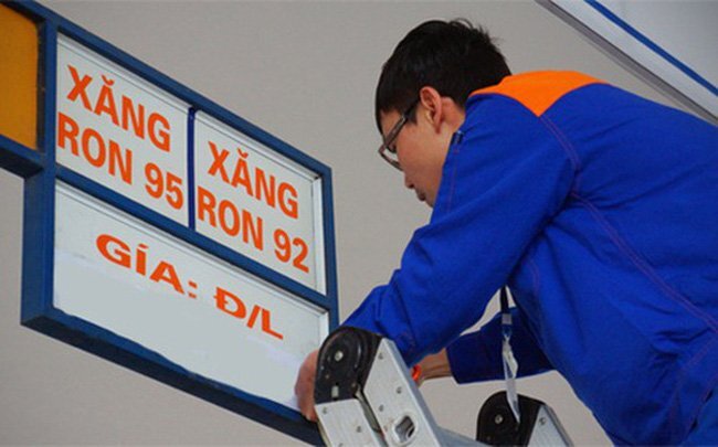 Giá xăng hôm nay 8/3: Vì sao xăng dầu giữ giá?