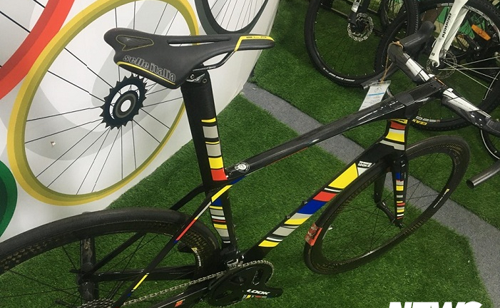 Xe đạp carbon siêu nhẹ giá 347 triệu đồng ở Hà Nội