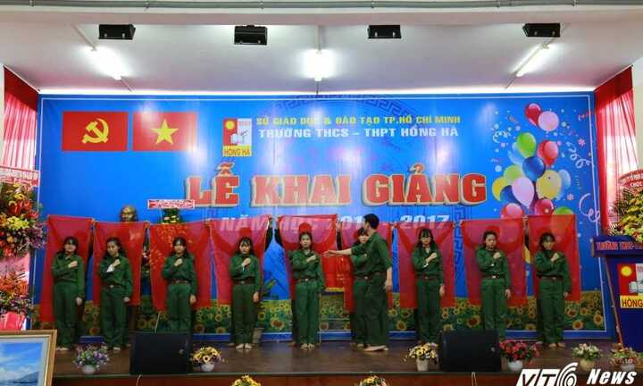 Lễ khai giảng đặc biệt ở ngôi trường có 43 học sinh của huyện đảo Trường Sa