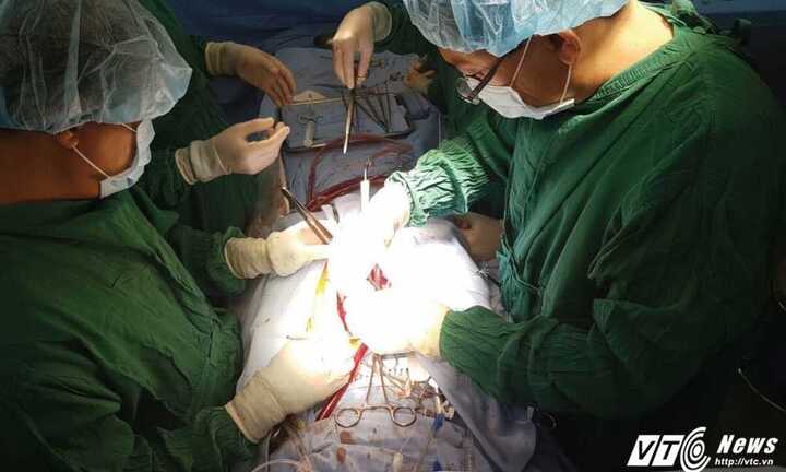 Bé mắc tim bẩm sinh thoát chết thần kỳ nhờ kỹ thuật Konno