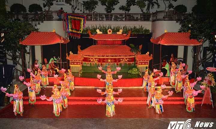 Khách sạn cổ Sài Gòn bất ngờ thành nhà hát múa rối nước