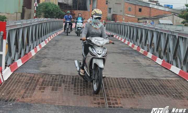 2 cây cầu tạm xây 'siêu tốc' trong 16 ngày ở Sài Gòn