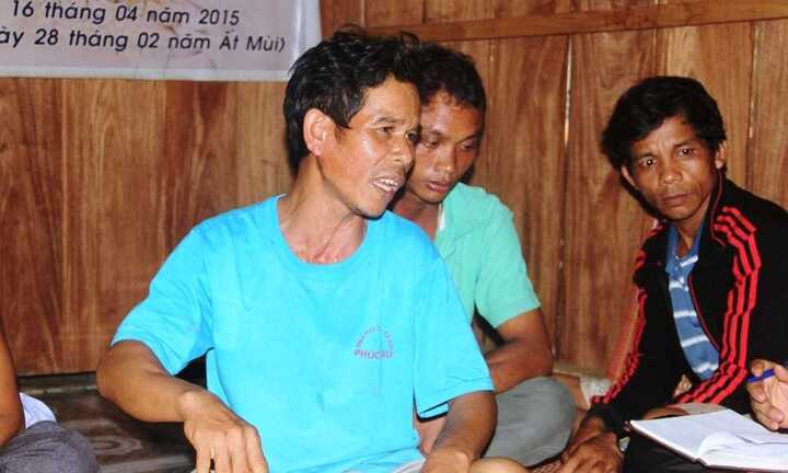 Sự cố thủy điện Sông Bung 2: Chong đèn tìm cha mẹ mất tích trong rừng sâu