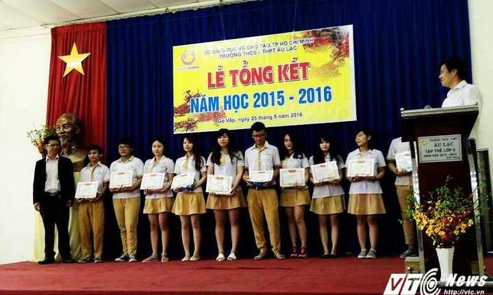 Giải thể đúng ngày khai giảng, học sinh, thầy cô bàng hoàng lo lắng