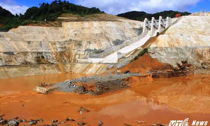 Thủy điện Sông Bung 2 bị tố tích nước sai quy trình: 'Không đơn giản như rót nước vào một tách trà'