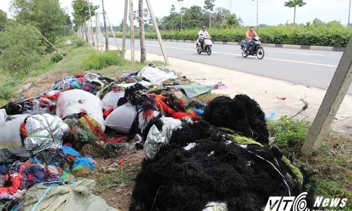 Đường huyết mạch 3.500 tỷ 'oằn lưng' gánh rác, 'đường dây nóng' nguội lạnh