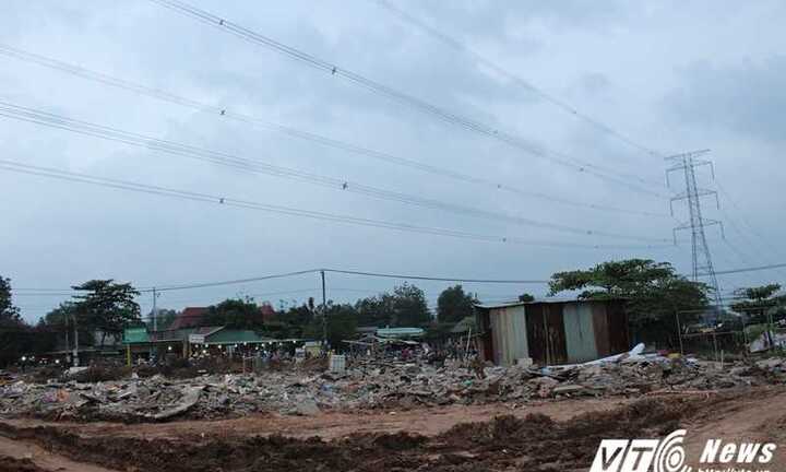 Cưỡng chế chợ dưới đường điện cao thế, dân quân và dân phòng bị thương