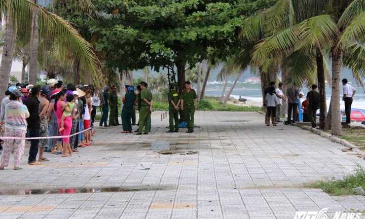 Bảo vệ bãi tắm ở Đà Nẵng chết bất thường gần miệng cống