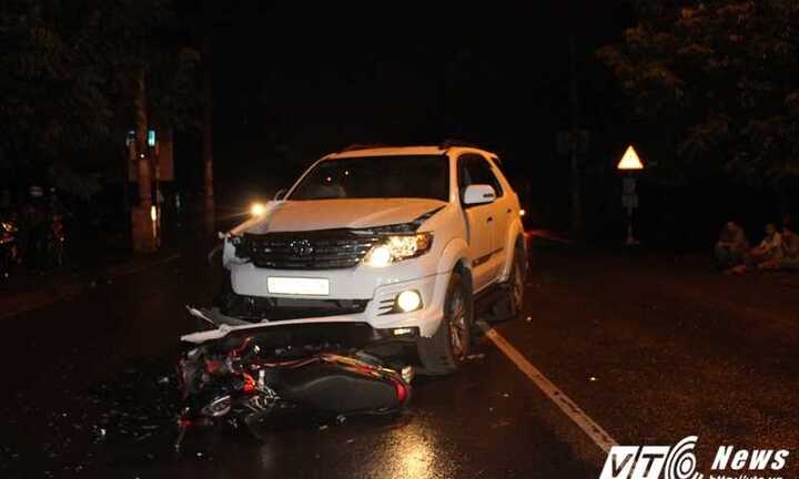 Người Trung Quốc lái xe tông chết người rồi rời khỏi hiện trường