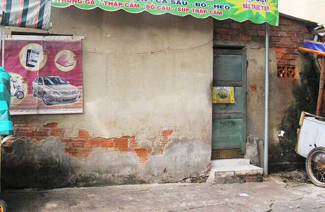 Thức giấc, con hoảng sợ thấy bố mẹ nằm trong vũng máu