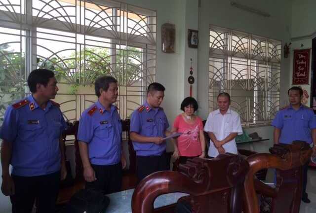 Bắt giam một chi cục trưởng thi hành án dân sự huyện