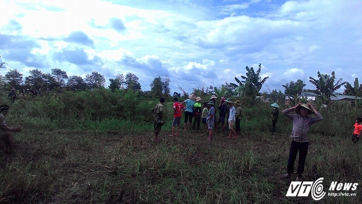 Phát hiện xác cụ bà đang phân huỷ trên suối