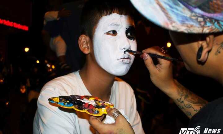Giới trẻ Sài Gòn 'chất lừ' đón Halloween