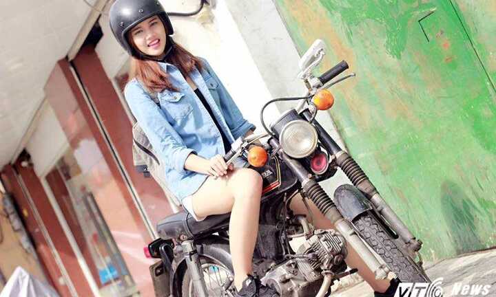 Hot girl CĐ Phát thanh - Truyền hình đàn hay, múa đẹp khiến bao chàng trai mê mẩn