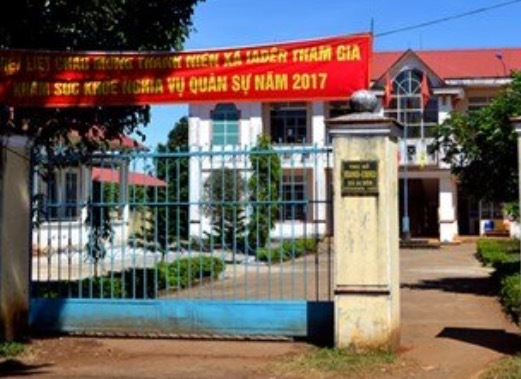 Cách chức 2 chủ tịch xã quan hệ bất chính