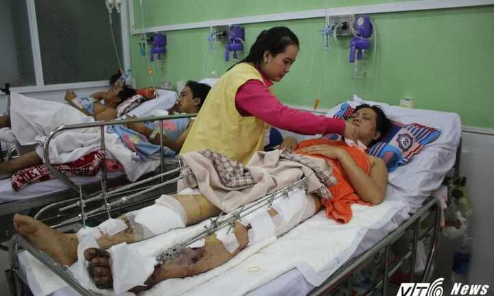 Tâm sự nghẹn ngào của nữ sinh sắp phải nghỉ học, kiếm tiền chữa bệnh cho mẹ