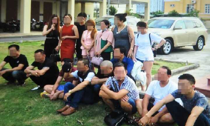 Hàng chục dân chơi tìm đường tháo chạy sau 'tiệc ma túy đá'