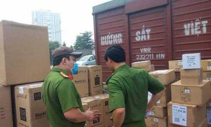 Phát hiện hàng chục tấn hàng lậu trên 9 toa tàu