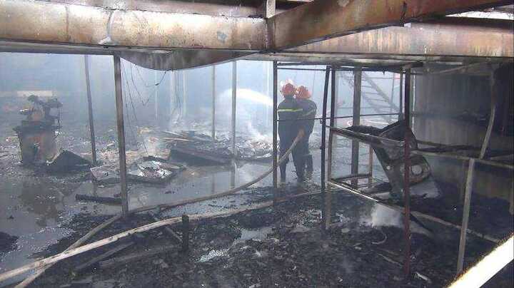 'Bà hỏa' thiêu rụi công ty gỗ tại Bình Dương