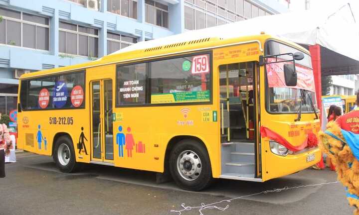 Ra mắt tuyến xe buýt 5 sao nối sân bay Tân Sân Nhất với 2 bến xe lớn