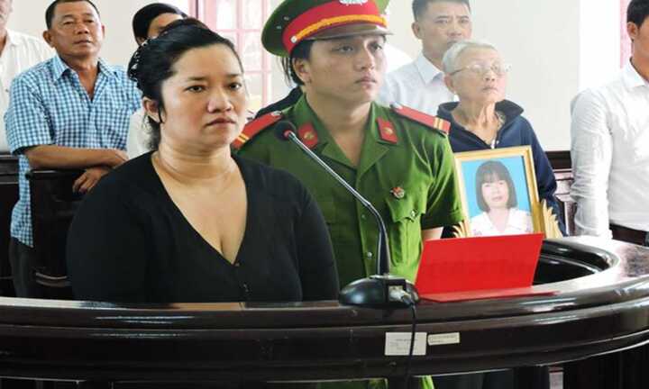 Vợ bí thư xã giết người, đốt xác phi tang thoát án tử